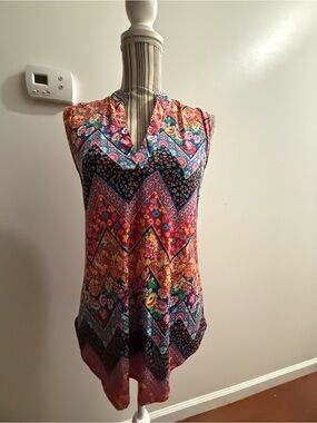 Sleeveless Multicolor Chevron Floral V-Neck Top Wrinkle Free Jules and James